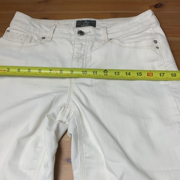 Chico’s So Slimming White Capris, 5 pocket Jean style. Stretch - Picture 6 of 17